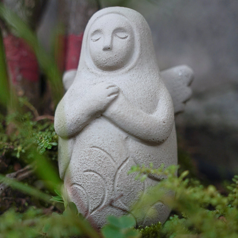 Legend of Zelda: Hylia Goddess Statue – Hand-Painted Cement Warrior Sculpture for Desk & Aquarium