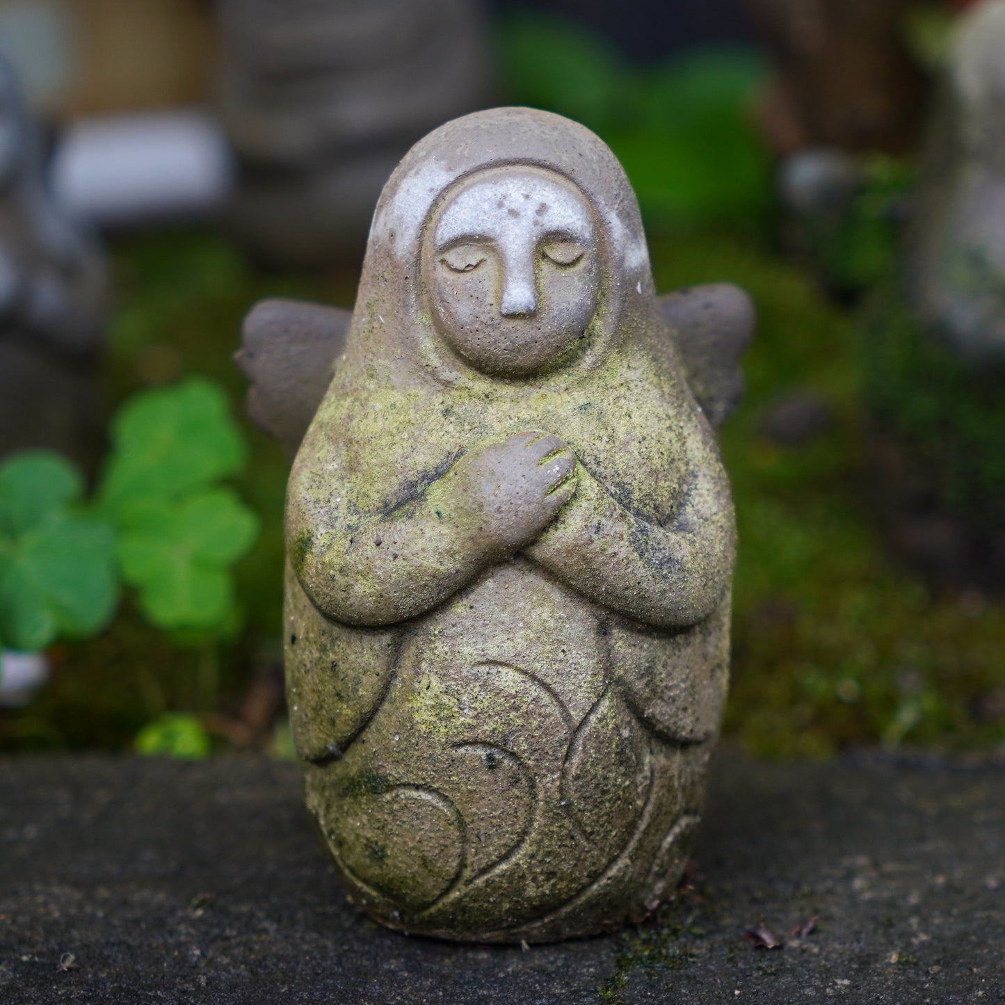 Legend of Zelda: Hylia Goddess Statue – Hand-Painted Cement Warrior Sculpture for Desk & Aquarium